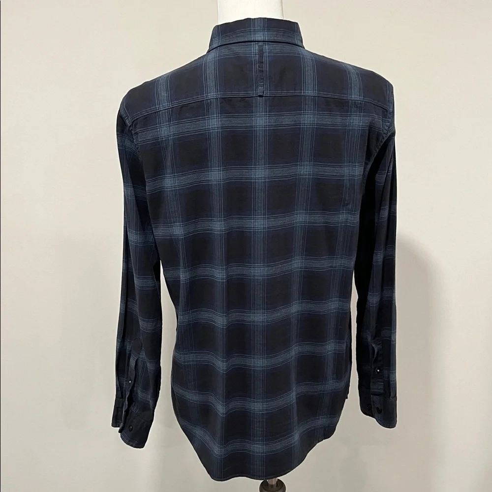 Banana Republic Luxe Flannel Slim Fit Navy and Black Plaid Shirt Size Large